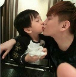 明星爆料父子恋爱视频,明星爆料惊爆恋爱视频之谜